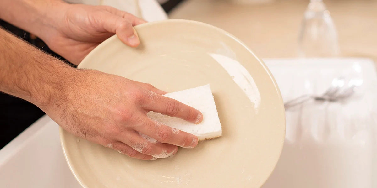 Vaisselle à la main