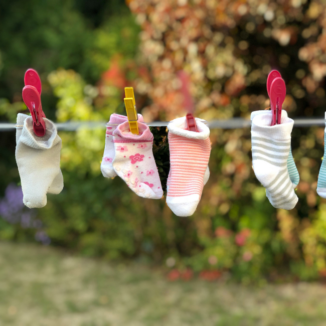 Faut-il laver les vêtements de bébé avant la naissance ?