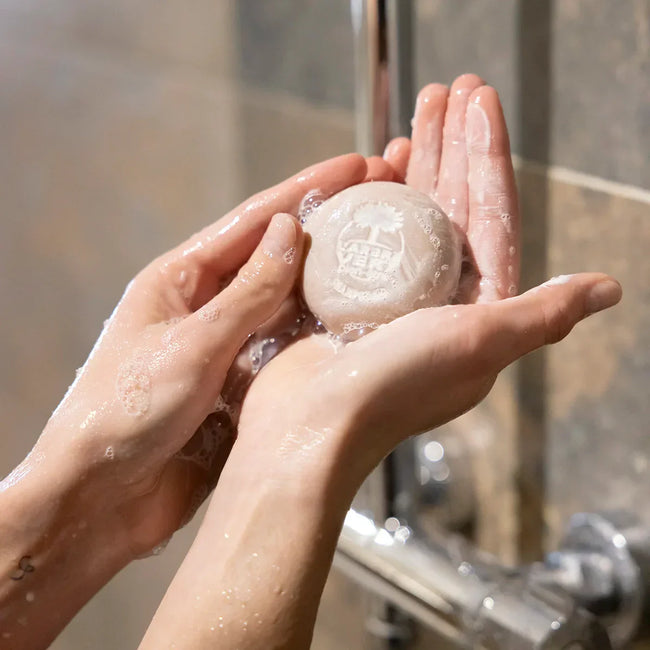 Shampooing Solide : Des cheveux doux tout naturellement !