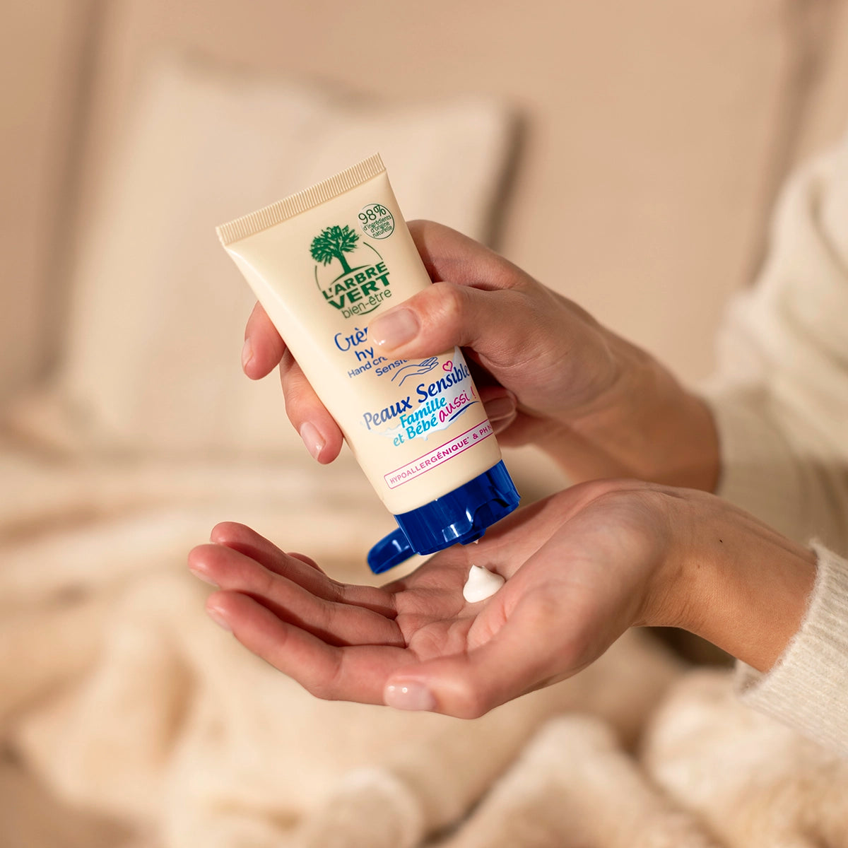 Crème mains hydratante à l'huile d'Amande Peaux sensibles 75 mL