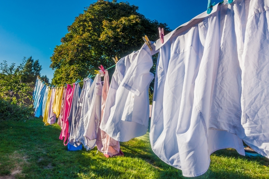 Linge blanc et linge couleur : nos conseils de lavage