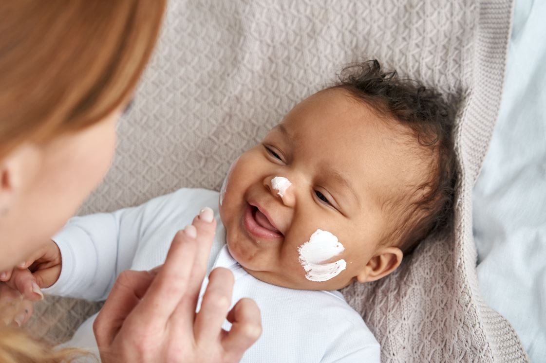 Prendre soin de la peau de bébé au naturel 