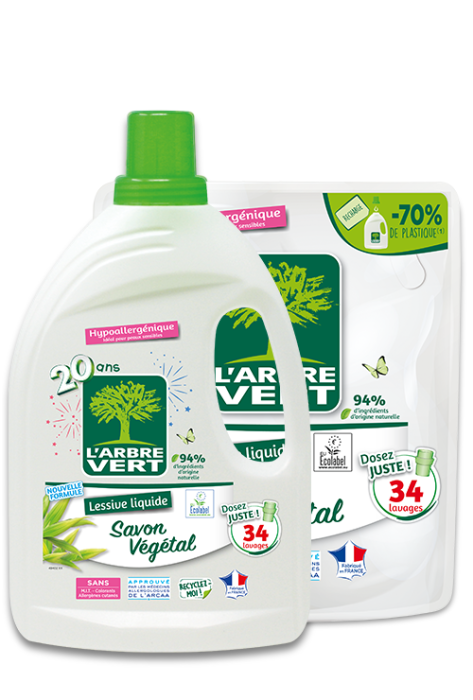 Lessive liquide et sa recharge savon végétal, certifiée selon l'ECOLABEL  européen, le label écologique de l'Union européenne.