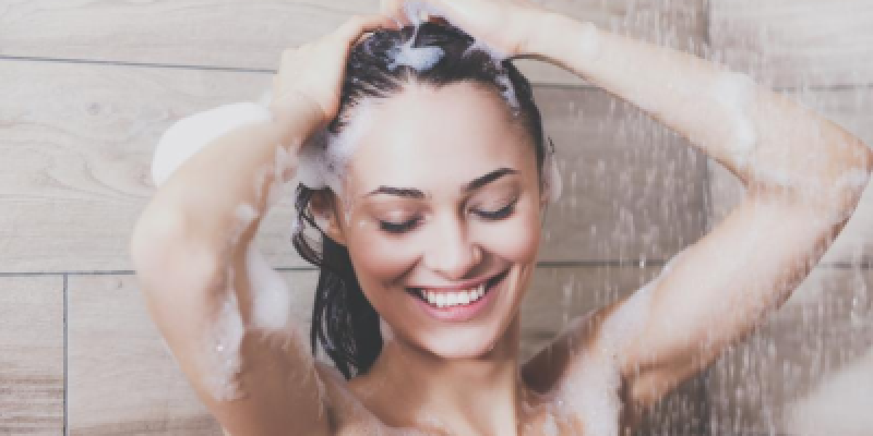 Choisir un shampoing plus doux et plus respectueux