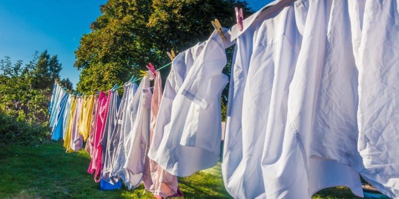 Linge blanc et linge couleur : nos conseils de lavage